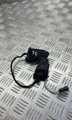 Steering wheel buttons/switches