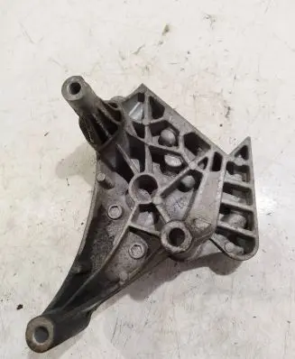 Volkswagen Touran I Engine mounting bracket 03G199207A