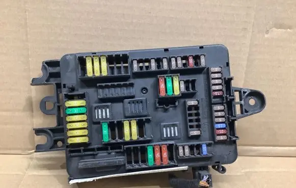 BMW 1 F20 F21 Fuse module 9389070