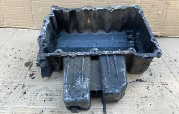Volkswagen Golf VII Oil sump 046103603