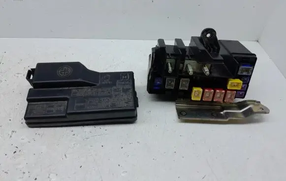 Infiniti QX70 S51 Fuse module