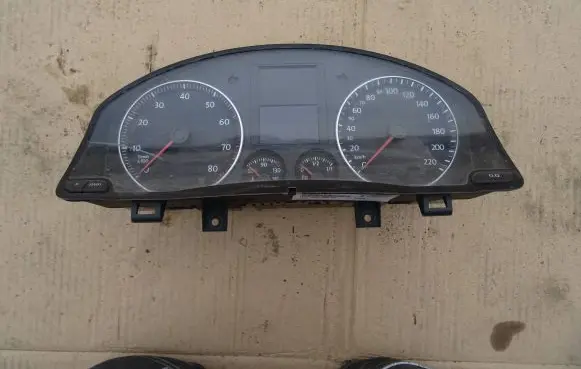 Volkswagen Golf Plus Speedometer (instrument cluster) 1K0920851M V0340000