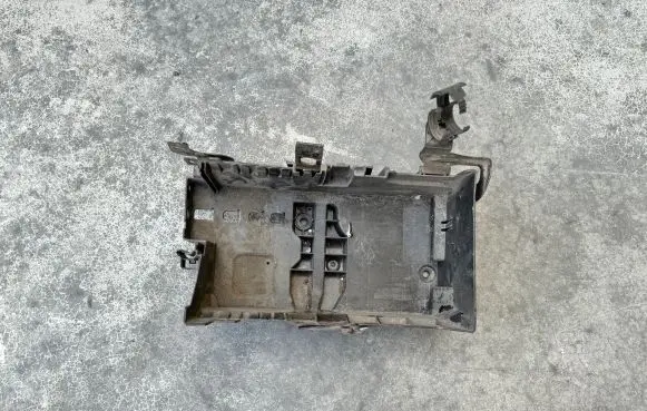 Opel Astra J Battery tray 13308434