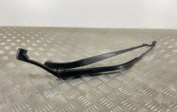 Front wiper blade arm