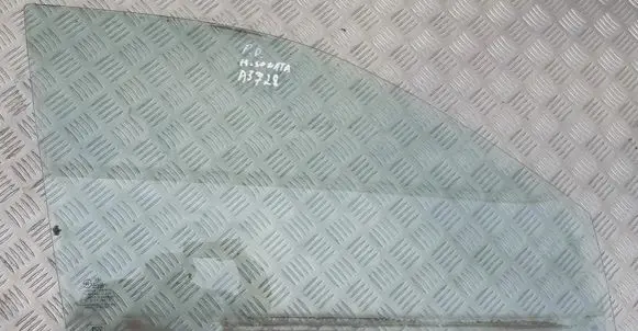 Hyundai Sonata Front door window glass four-door