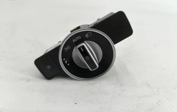Mercedes-Benz C W204 Light switch A2129050551 10091531