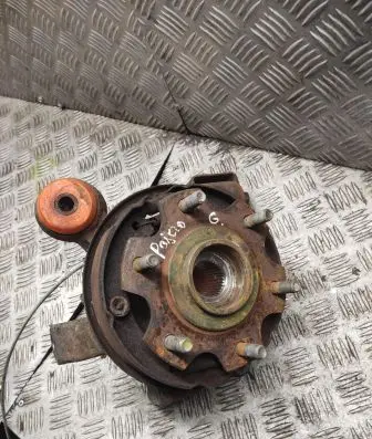 Mitsubishi Pajero Rear wheel hub spindle/knuckle 