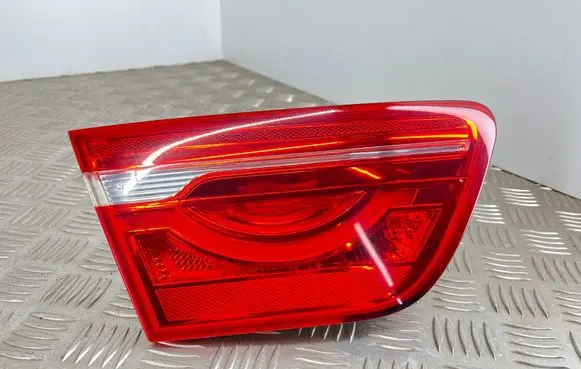 Jaguar XE Tailgate rear/tail lights