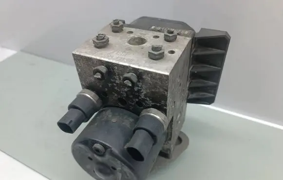 Mercedes-Benz Vaneo W414 ABS Pump A0044310912 0265202461