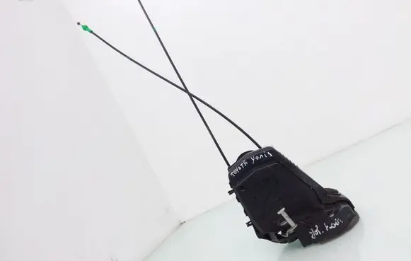 Toyota Yaris Rear door lock MD4