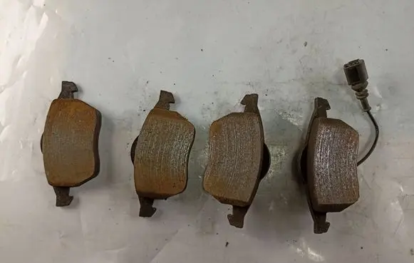 Volkswagen Golf IV Brake pads (front) 