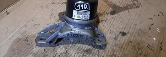 Engine mount vacuum valve