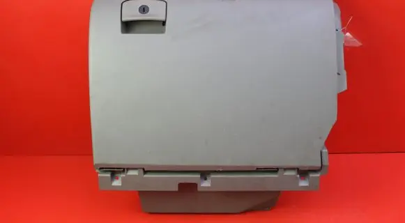 Nissan Altima Glove box