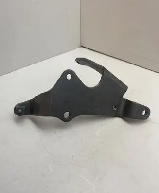 Volkswagen PASSAT B8 Engine mounting bracket 03N103369C