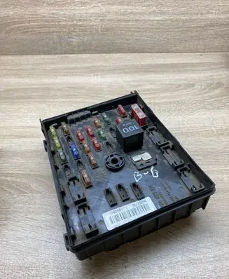 Volkswagen PASSAT B6 Fuse module 3C0937125 63592777