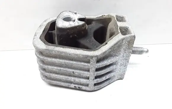Mercedes-Benz A W169 Engine mount bracket