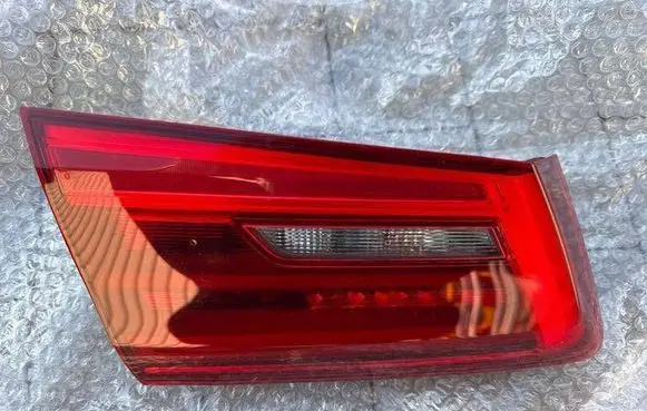 Tailgate rear/tail lights