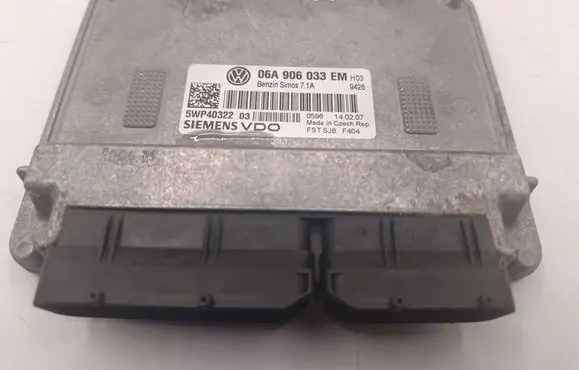 Seat Leon (1P) Engine control unit/module 06A906033EM 5WP40322