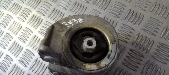 Nissan Primera Engine mount bracket