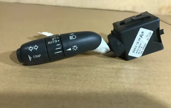 Jaguar XJ X350 Indicator stalk 2W9313335AB 44702000 LHD
