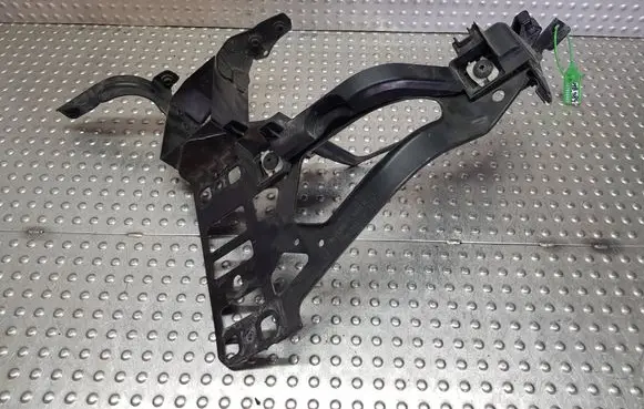 BMW 5 E60 E61 Front bumper mounting bracket S27698989 7163483 7060813