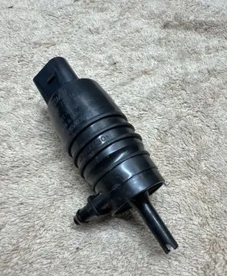 BMW X5 G05 Windscreen/windshield washer pump 7310147 M230903