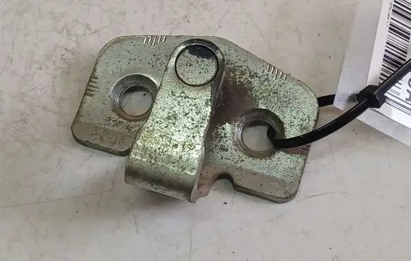 Opel Astra H Front door lock loop/hook striker 