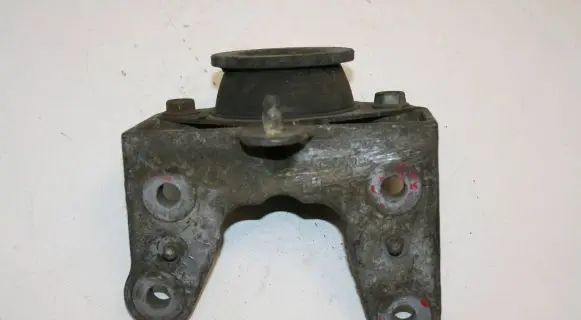 Opel Vivaro Engine mounting bracket 8200219372