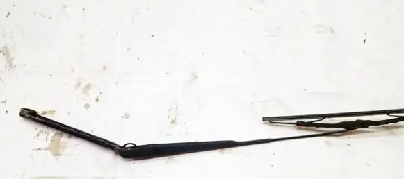 Front wiper blade arm