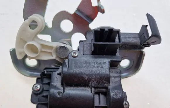 Audi A3 S3 8V Tailgate/trunk/boot lock/catch/latch 8R0827505A