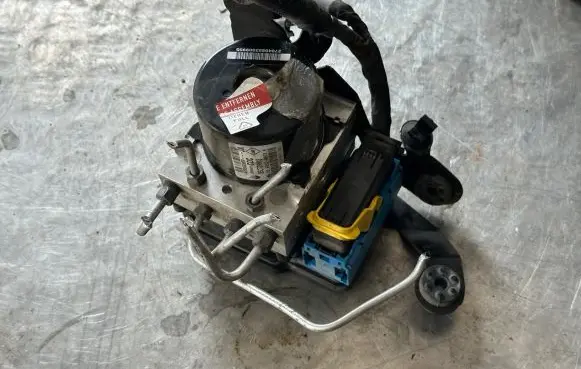 Renault Megane III ABS Pump 476605296R 28561258413