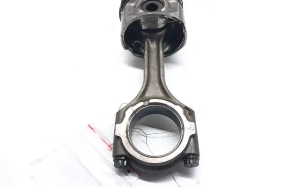 Toyota Corolla E120 E130 Piston with connecting rod 2AD-FTV