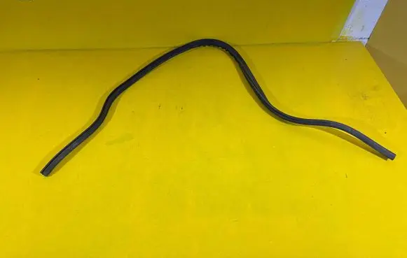 Volkswagen Tiguan Engine compartment rubber 138KM