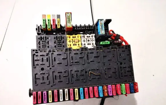 Volkswagen Sharan Fuse box set 357937039