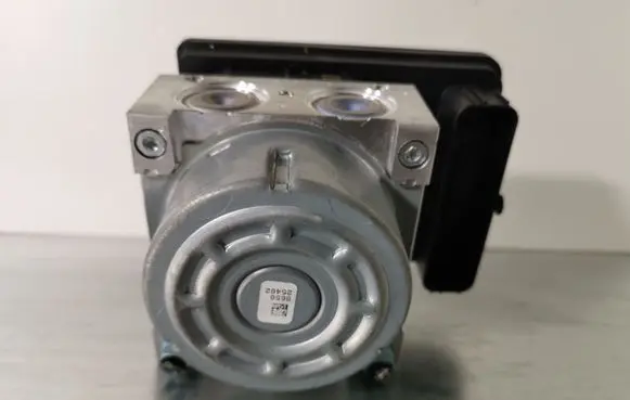 Mini Cooper Countryman F60 ABS Pump 6885280 34516885279