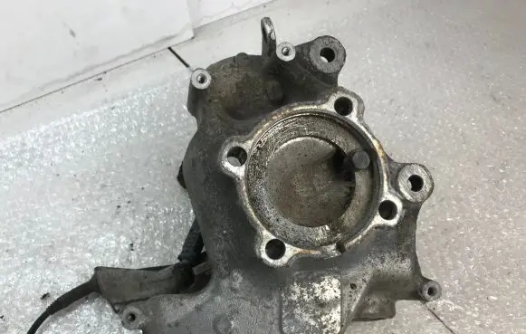 BMW 5 E39 Front wheel hub spindle knuckle 1092853