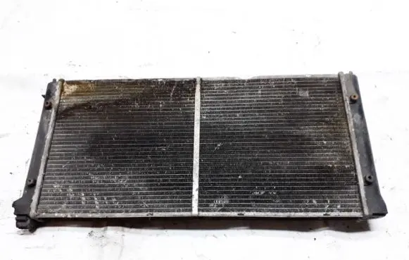 Volkswagen PASSAT B3 Coolant radiator 353121253F