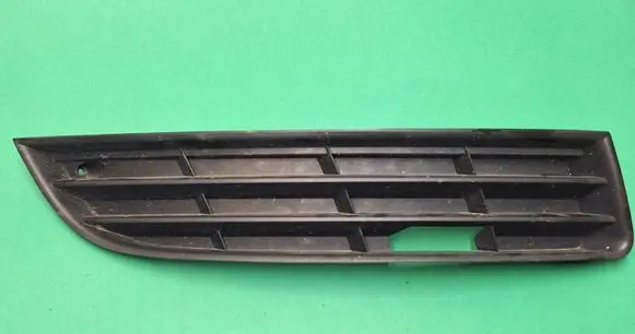 Volkswagen PASSAT B6 Front bumper lower grill 3c0853666