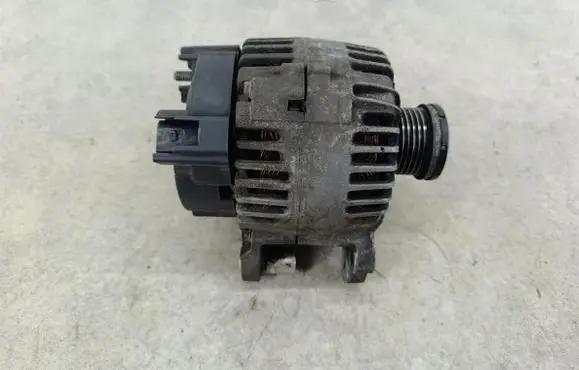 Volkswagen Golf Plus Generator/alternator 03C903023G