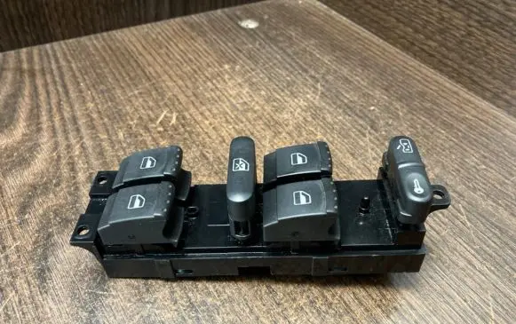 Volkswagen Golf IV Electric window control switch 1J4959857D F005S00162