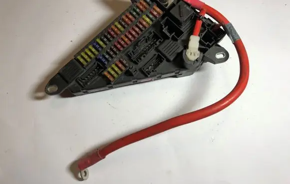 BMW 5 E60 E61 Fuse module 9138830 913883001 518956057