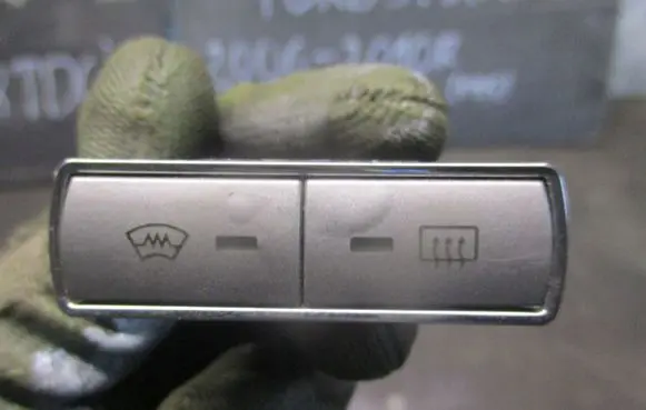 Ford S-MAX Windscreen/window heater switch 