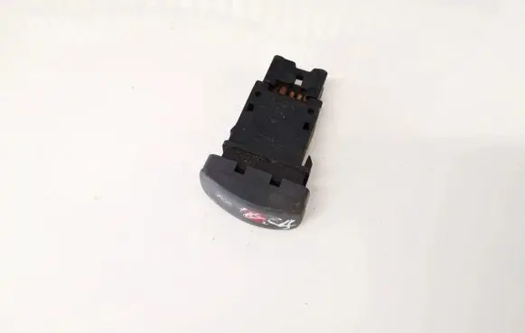 Nissan Qashqai+2 Hazard light switch