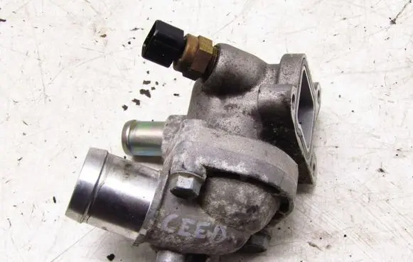 KIA Ceed Thermostat housing 