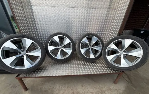 Audi Q7 4M R21 alloy rim 4M0601025E