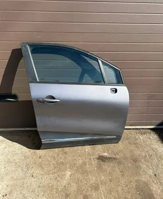 Renault Captur Front door
