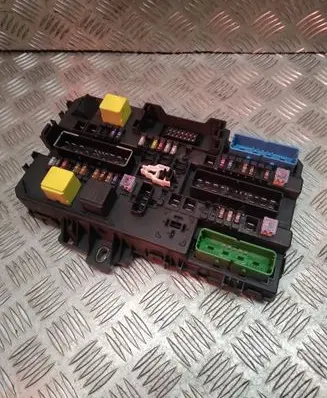 Opel Astra H Fuse box set 13145021