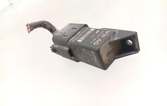 Volkswagen Golf VI Glow plug pre-heat relay 038907281D