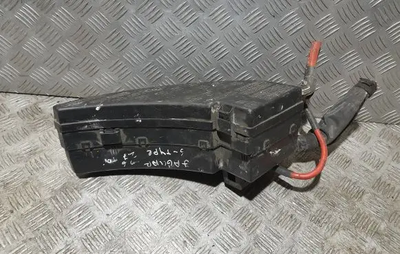 Jaguar S-Type Fuse module 2R8T14A003TC