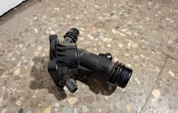 Thermostat/thermostat housing
